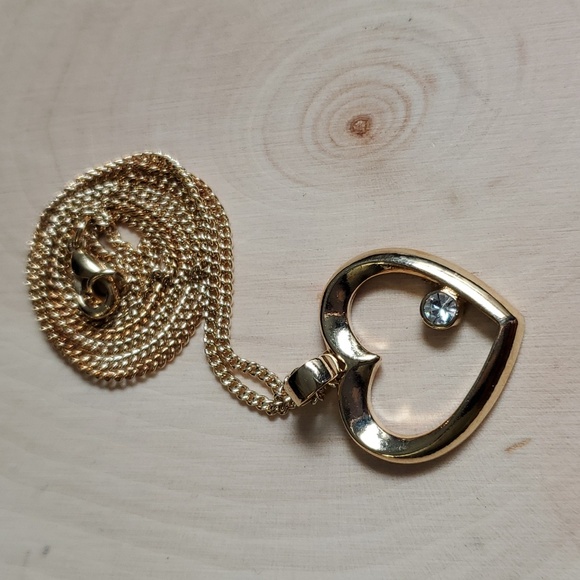 Gold-Toned Heart Necklace with Solitaire : A Minimalist Elegance - Picture 2 of 7